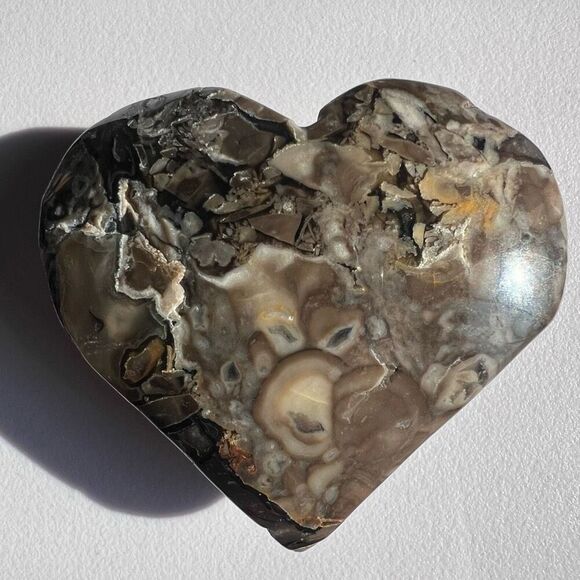 Volcano Agate Heart Carving UV Reactive (9) - Picture 4 of 13